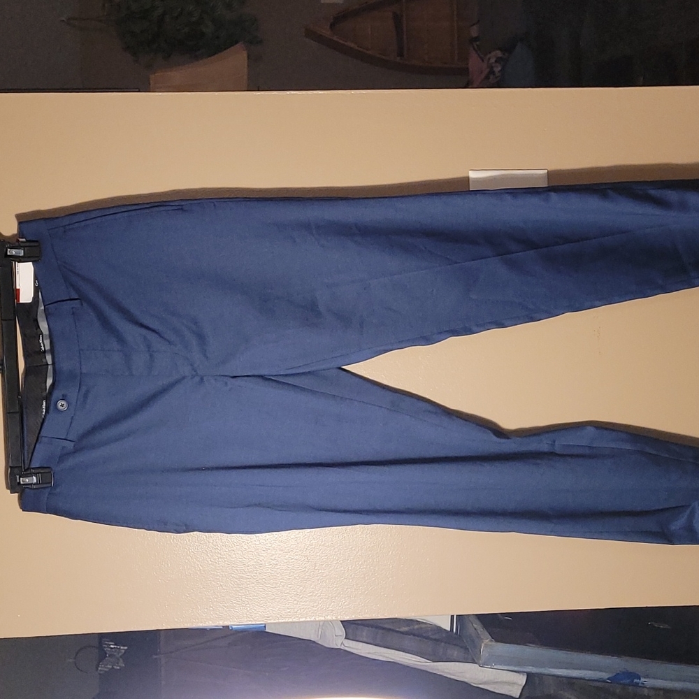 New with tags! Calvin Klein Mens 33 x 30 slim fit blue dress pants stretch